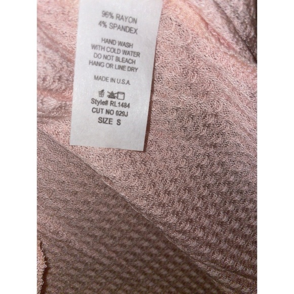 🆕 Red Lolly HIGH LOW TOP (Medium to pit 28”Length 21” front 44” back) - Picture 6 of 6